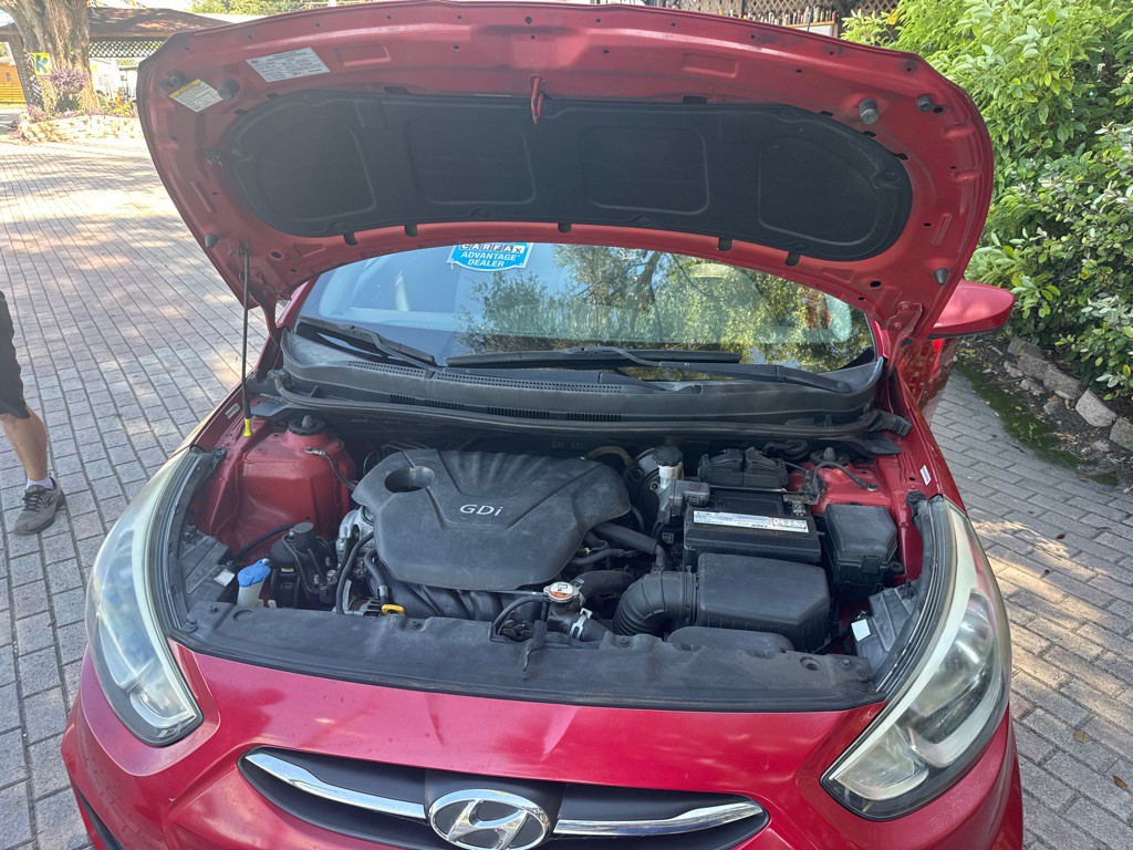 2015 Hyundai Accent Image 32