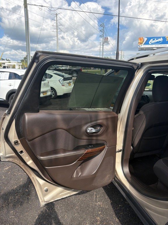 2014 Jeep Cherokee Image 17