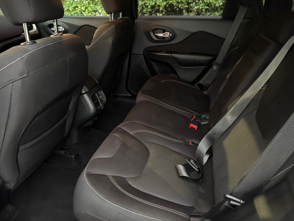 2015 Jeep Cherokee Image 12