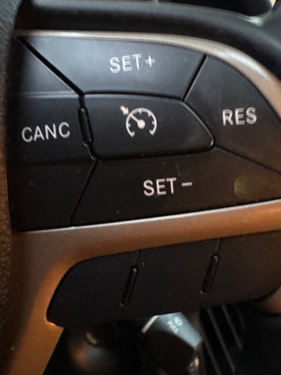 2015 Jeep Cherokee Image 23