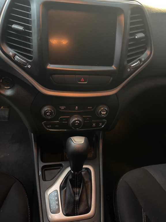 2015 Jeep Cherokee Image 24