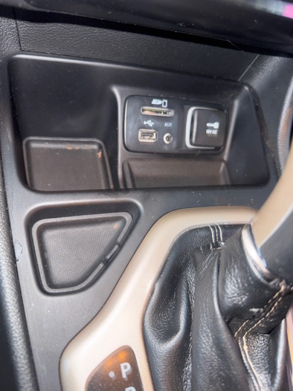 2015 Jeep Cherokee Image 25