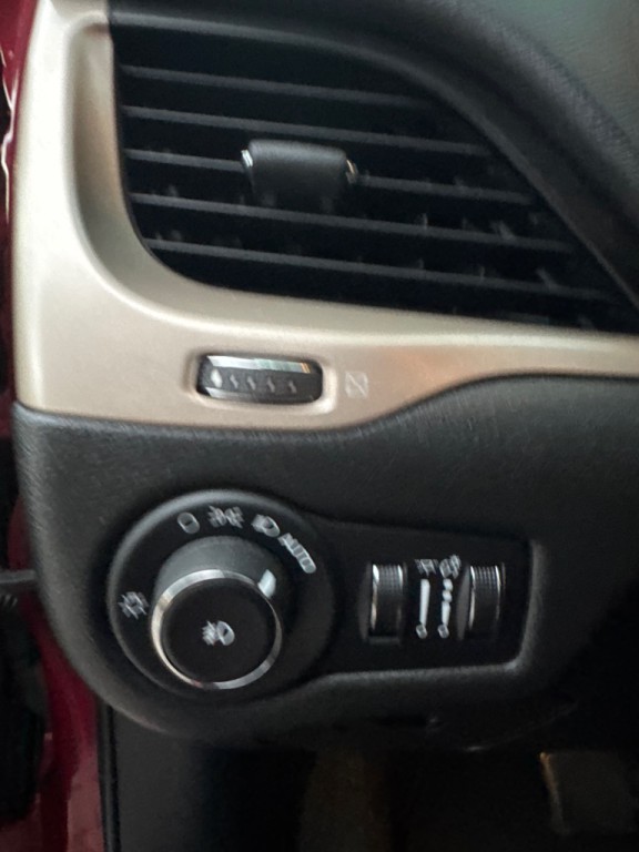 2015 Jeep Cherokee Image 27
