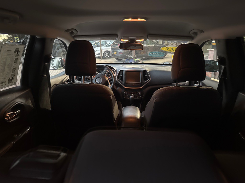 2015 Jeep Cherokee Image 32