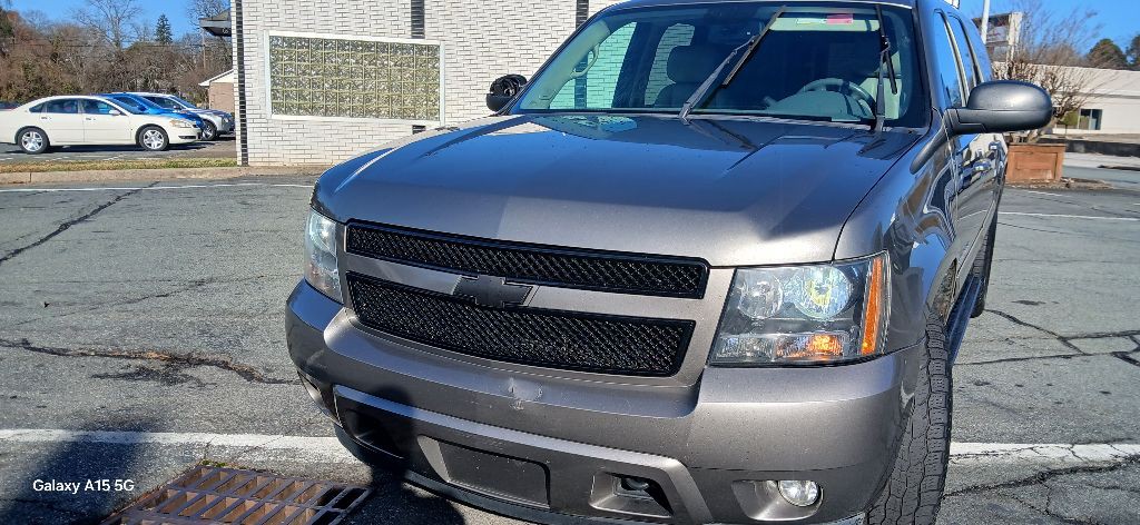 2012 Chevrolet Suburban Image 4