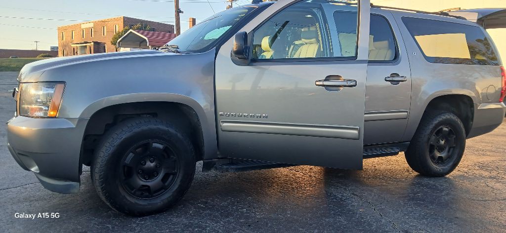 2012 Chevrolet Suburban Image 6