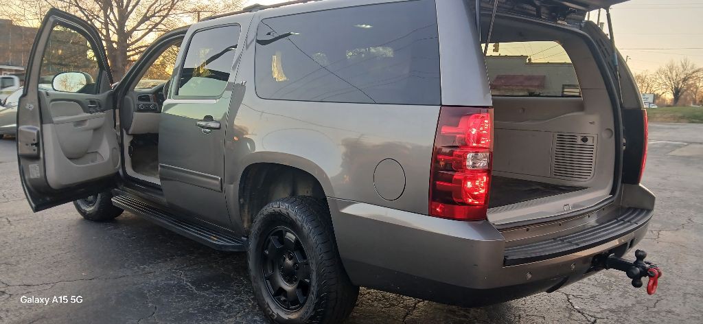 2012 Chevrolet Suburban Image 7