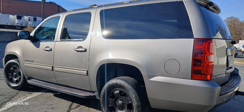 2012 Chevrolet Suburban Image 8