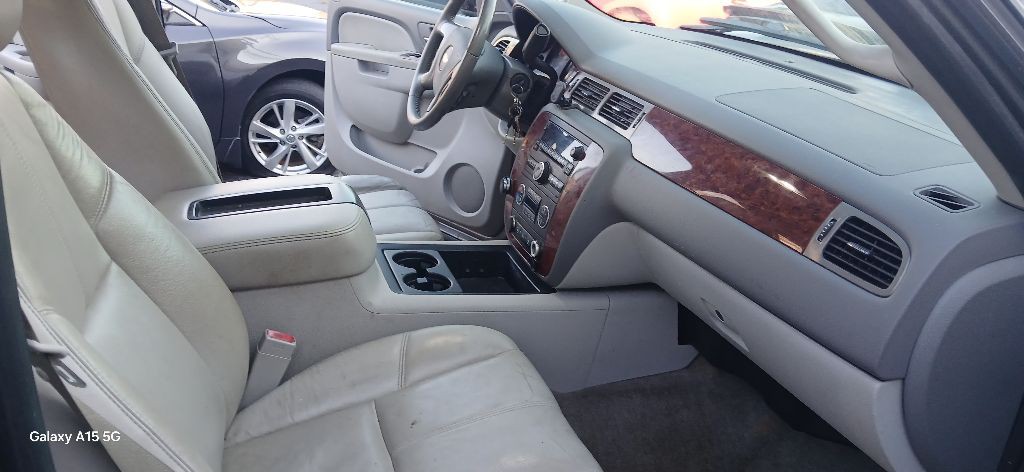 2012 Chevrolet Suburban Image 9