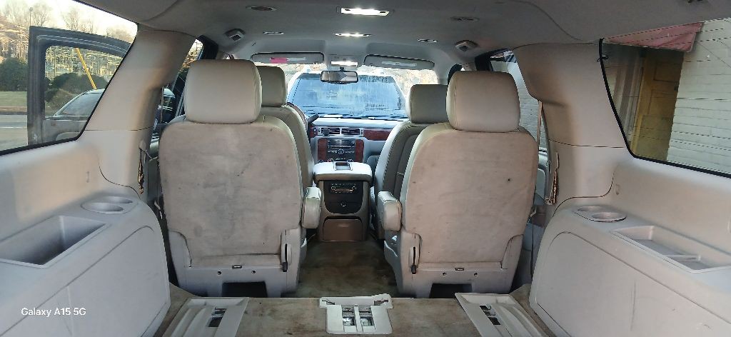 2012 Chevrolet Suburban Image 10