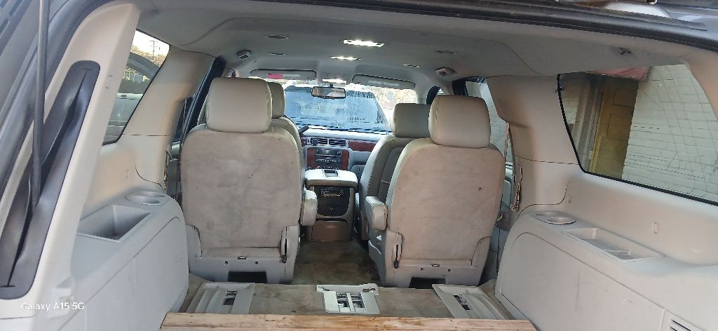 2012 Chevrolet Suburban Image 12