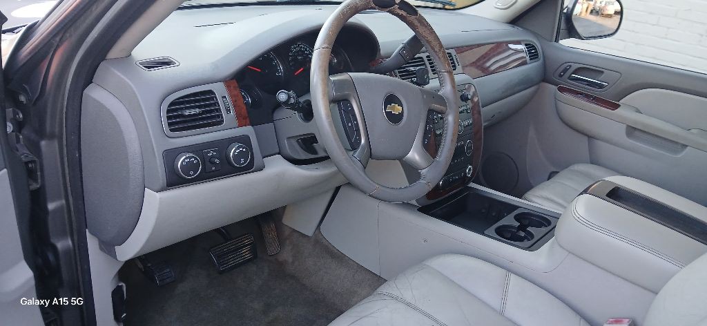 2012 Chevrolet Suburban Image 13
