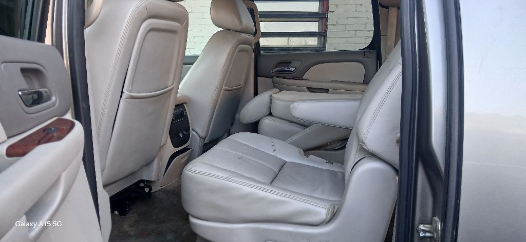2012 Chevrolet Suburban Image 14