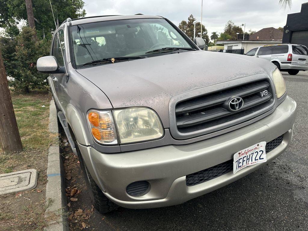 2001 Toyota Sequoia Image 2
