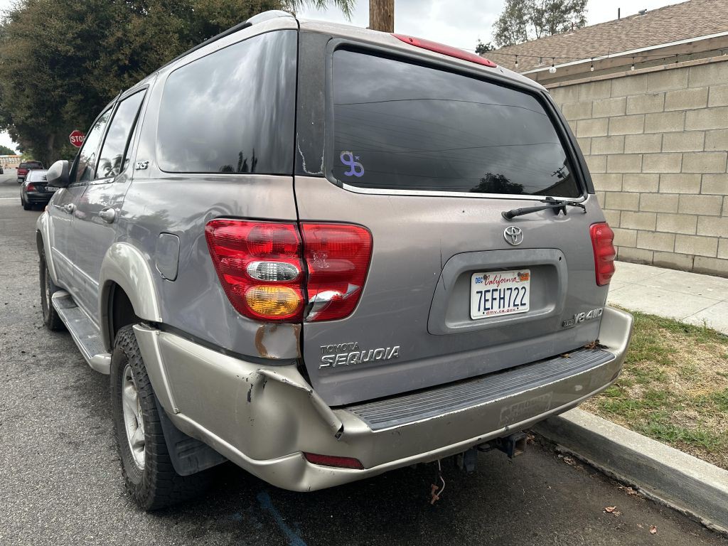 2001 Toyota Sequoia Image 3