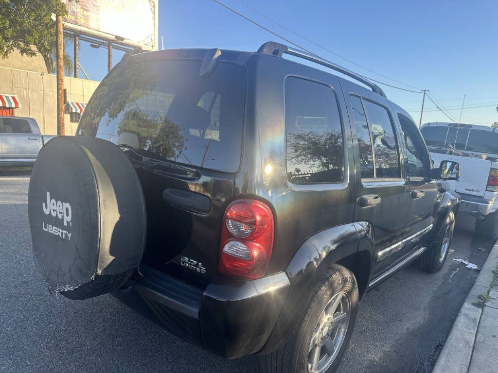 2005 Jeep Liberty Image 6