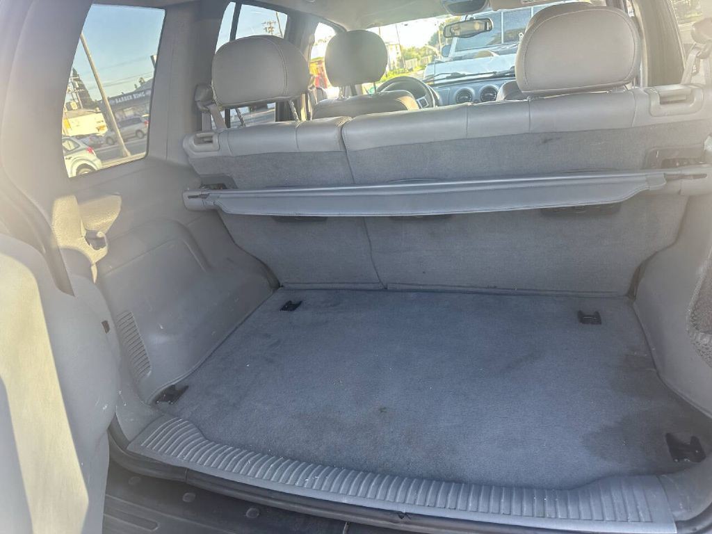 2005 Jeep Liberty Image 8