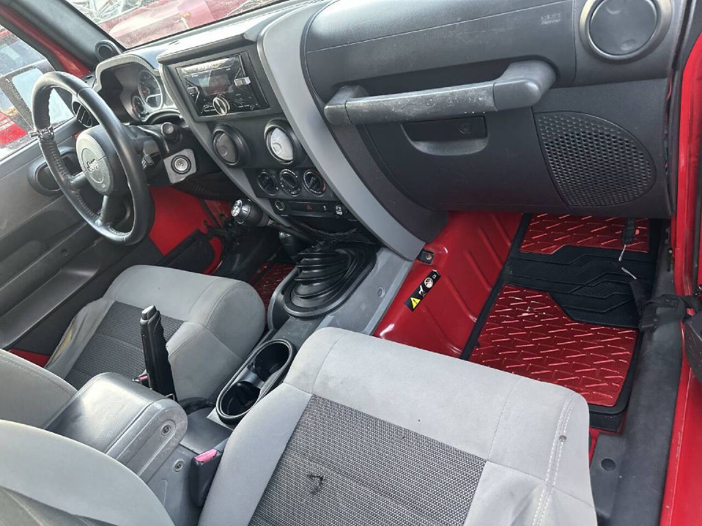 2010 Jeep Wrangler Image 7