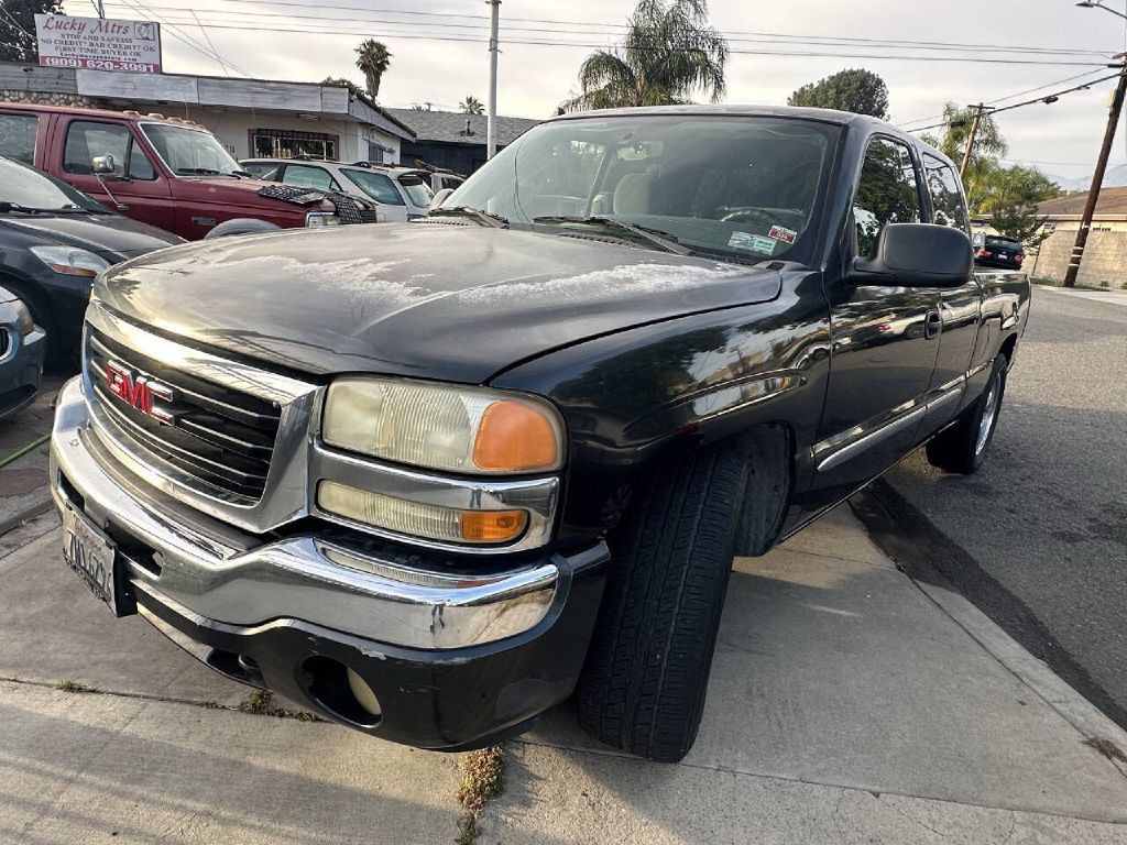 2005 GMC Sierra Image 3