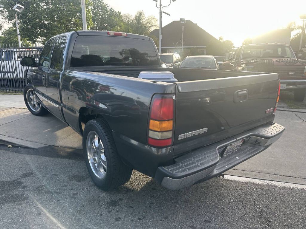 2005 GMC Sierra Image 4