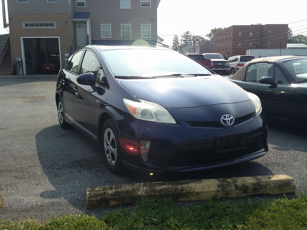 2013 Toyota Prius Image 2