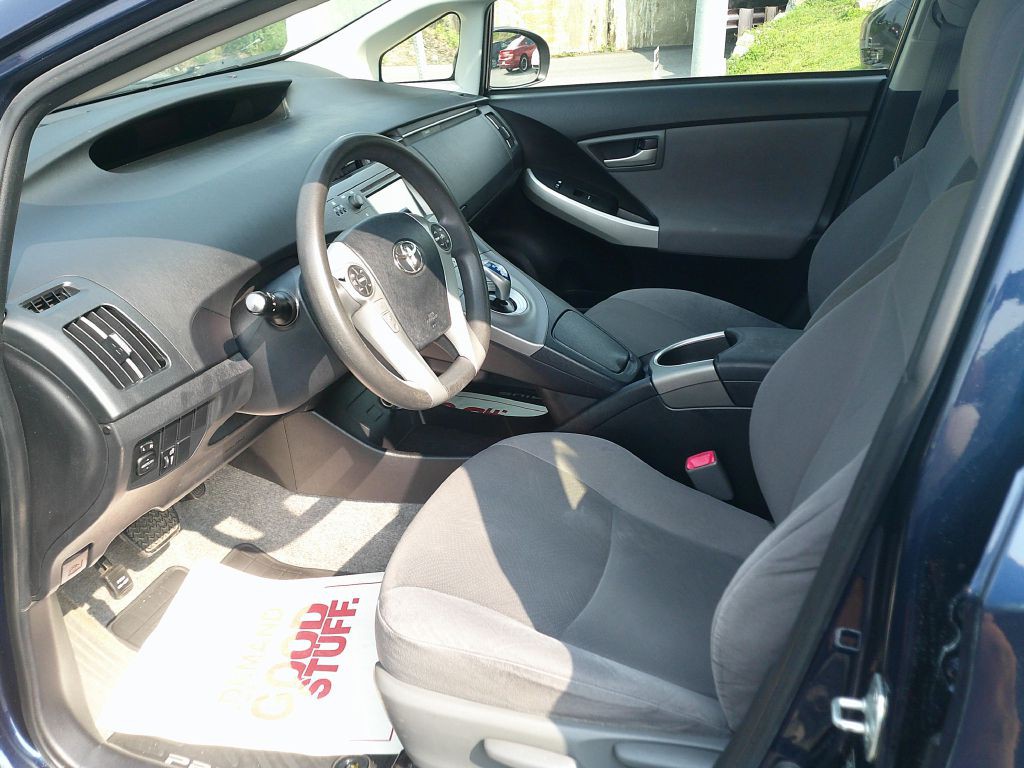 2013 Toyota Prius Image 5