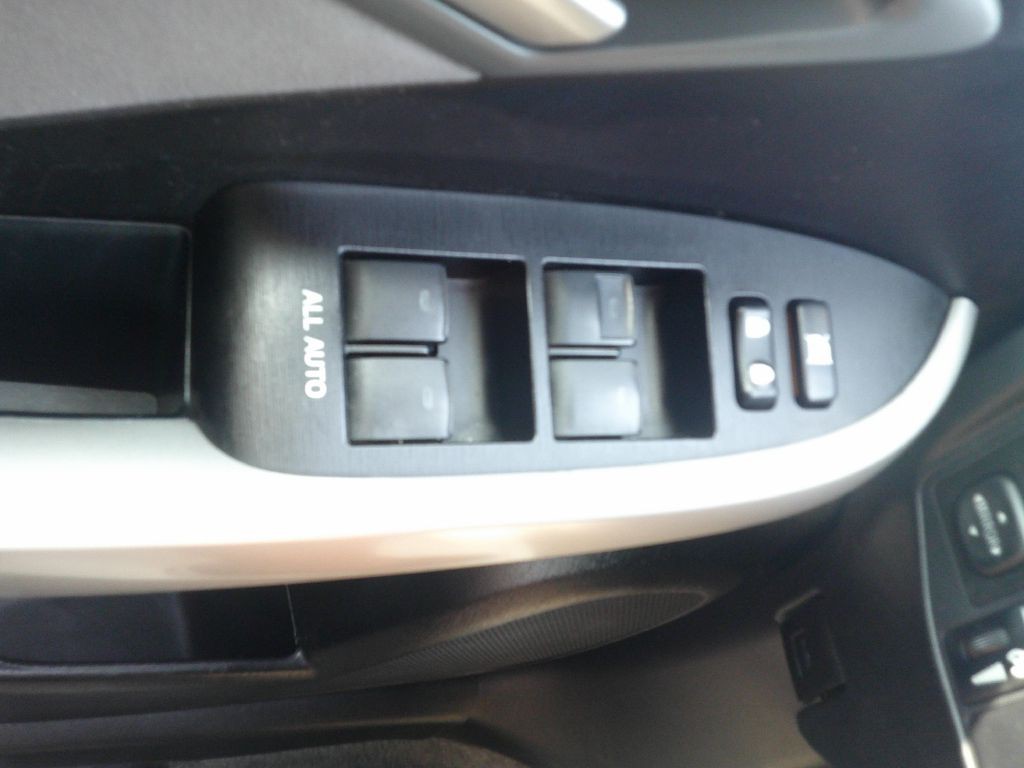 2013 Toyota Prius Image 9