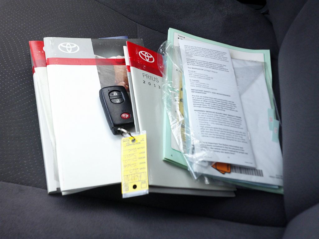 2013 Toyota Prius Image 10