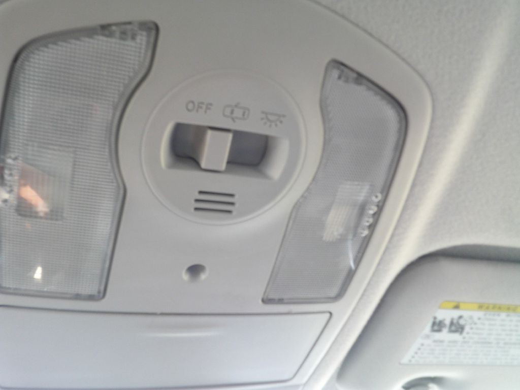 2013 Toyota Prius Image 11