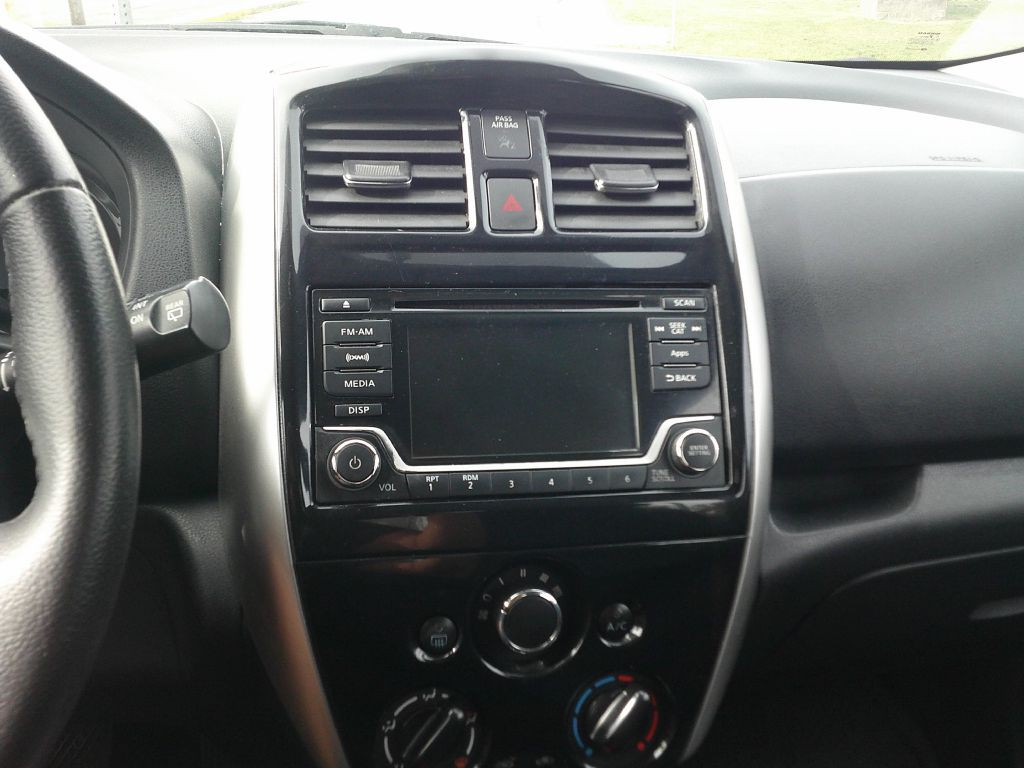 2016 Nissan Versa Image 8