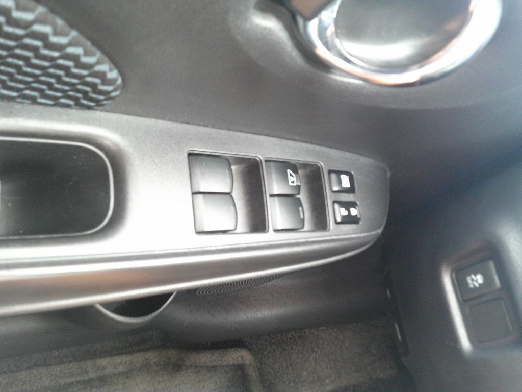 2016 Nissan Versa Image 10