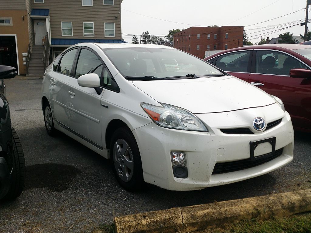 2010 Toyota Prius Image 2