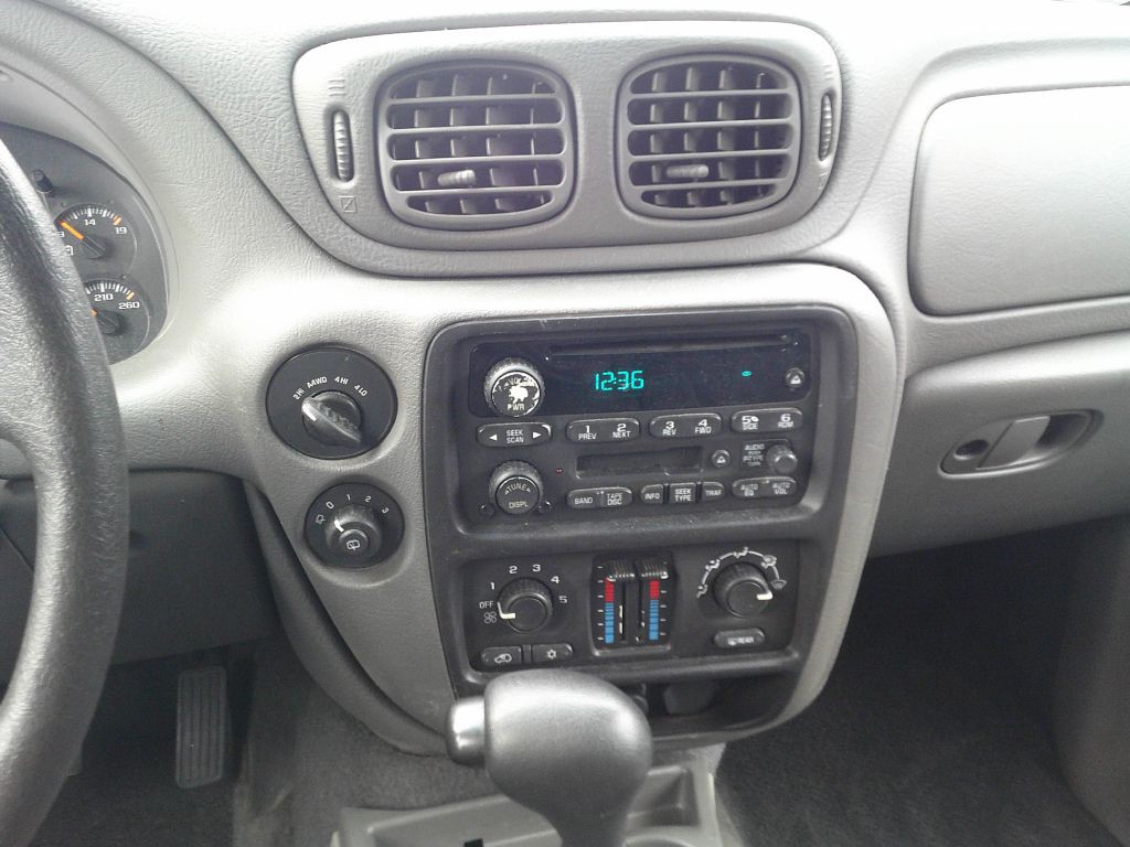 2004 Chevrolet Trailblazer Image 9