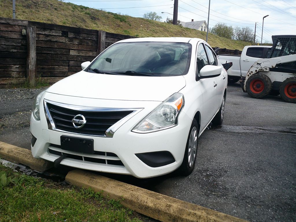 2019 Nissan Versa Image 1