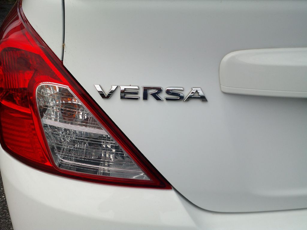 2019 Nissan Versa Image 13