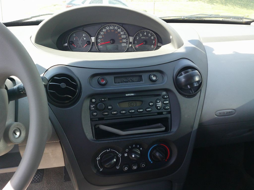 2003 Saturn ION Image 8