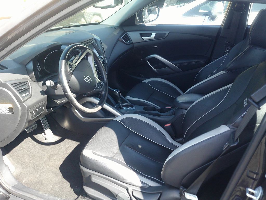 2013 Hyundai Veloster Image 5