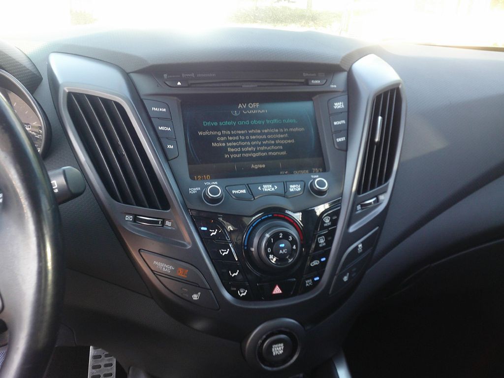 2013 Hyundai Veloster Image 8