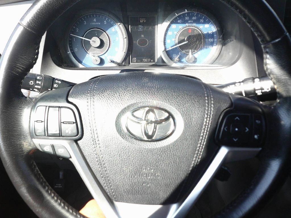 2016 Toyota Sienna Image 10