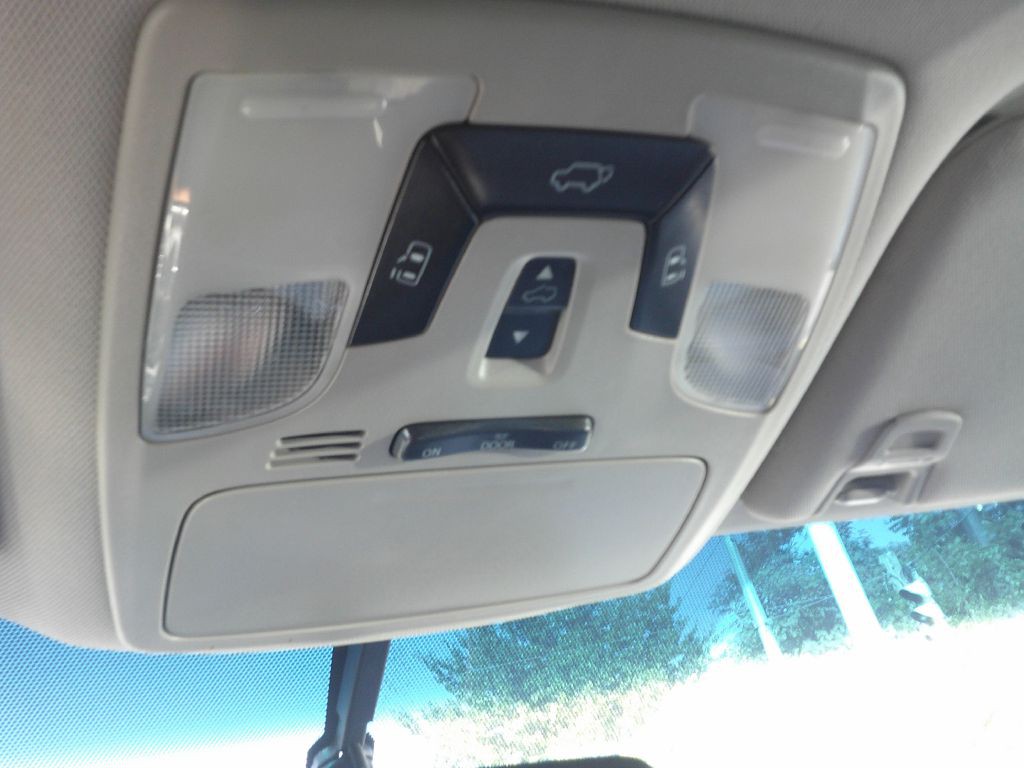 2016 Toyota Sienna Image 12