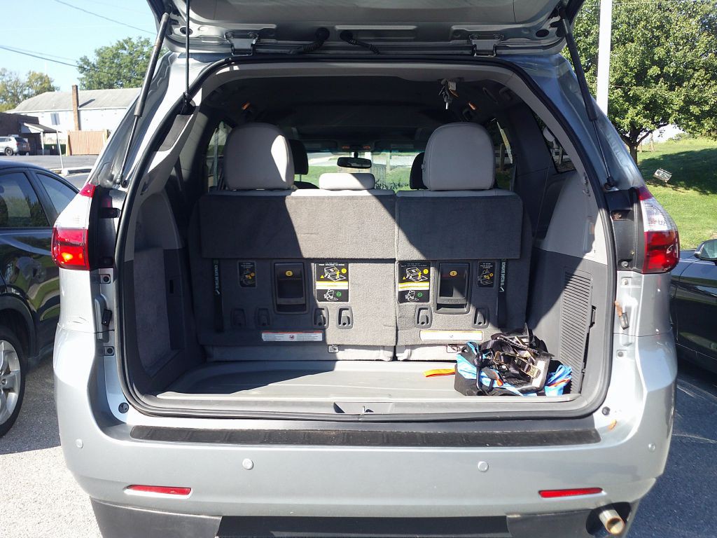 2016 Toyota Sienna Image 20