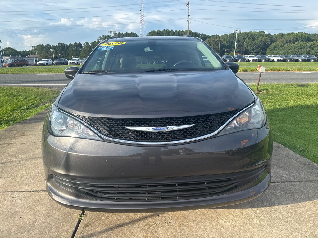 2020 Chrysler Voyager Image 3