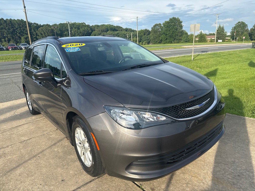 2020 Chrysler Voyager Image 4