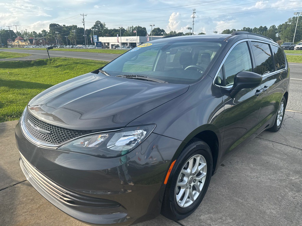 2020 Chrysler Voyager Image 5