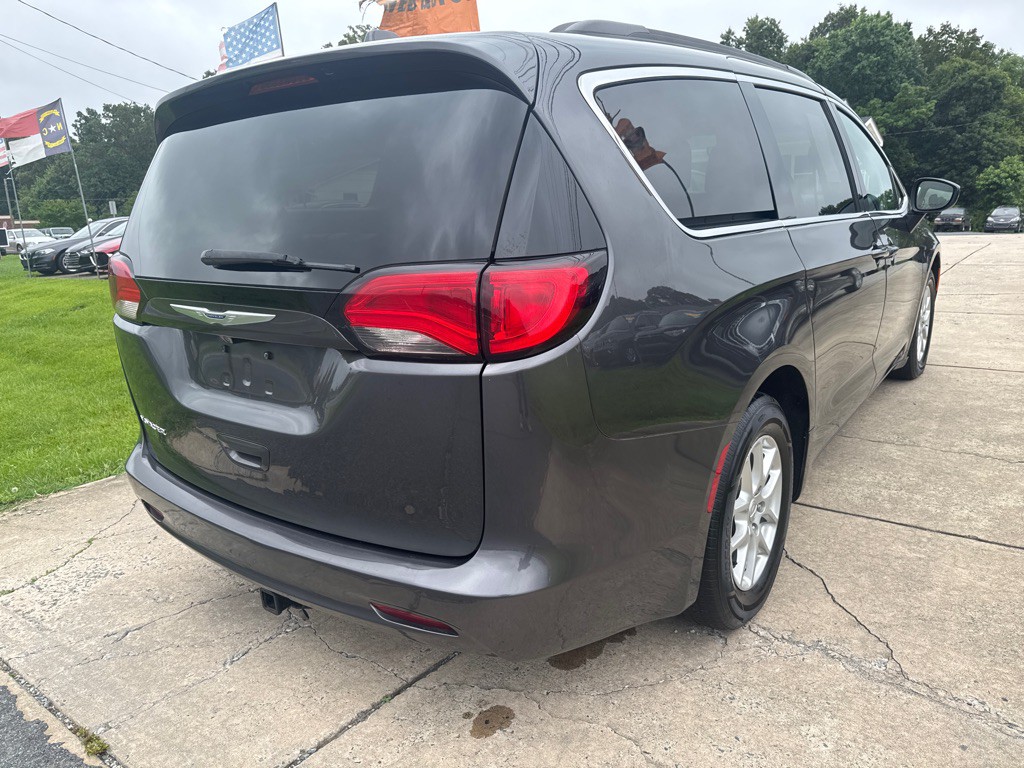 2020 Chrysler Voyager Image 8