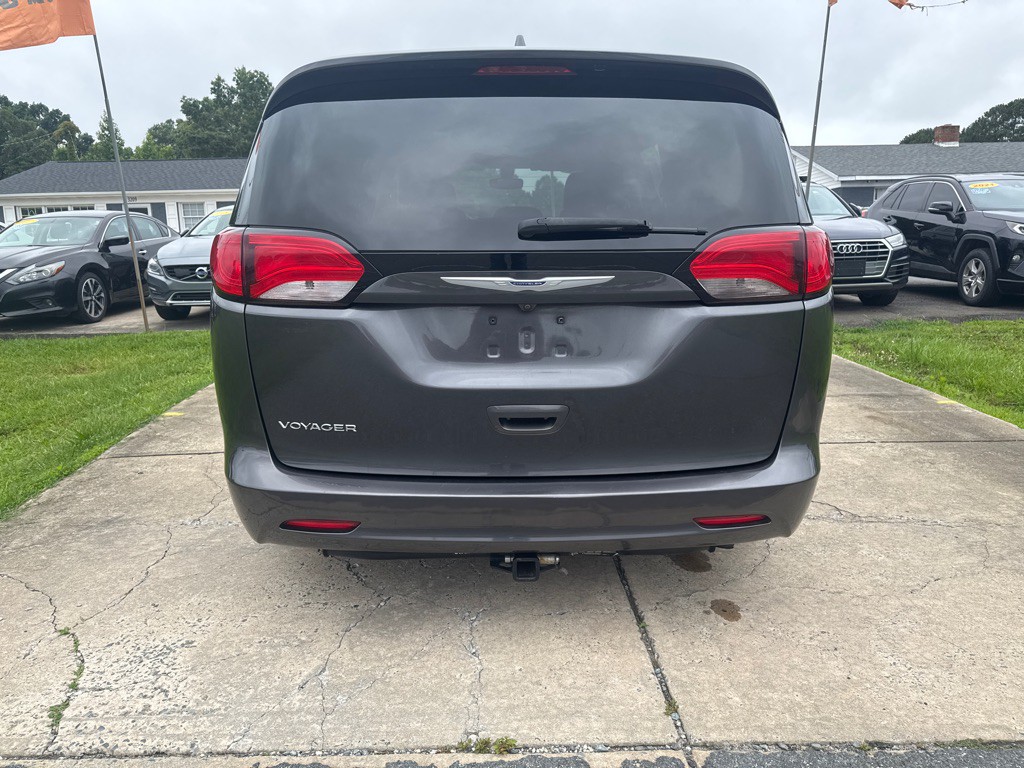 2020 Chrysler Voyager Image 9