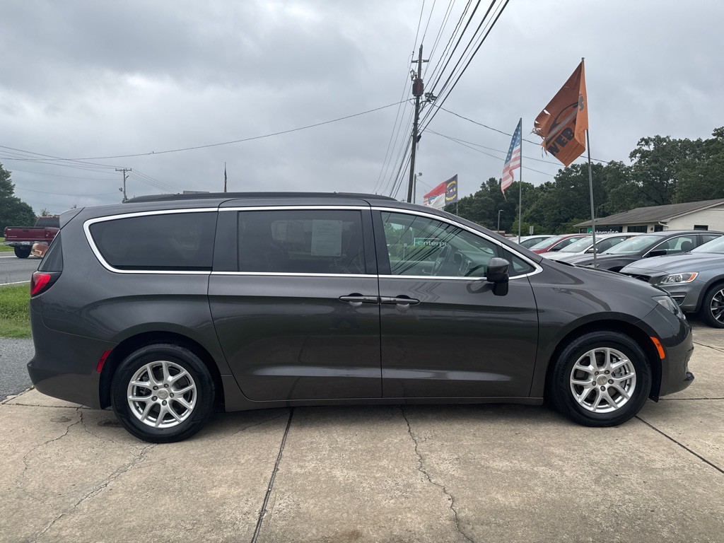 2020 Chrysler Voyager Image 13