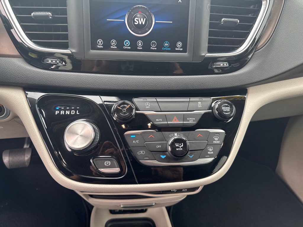 2020 Chrysler Voyager Image 28