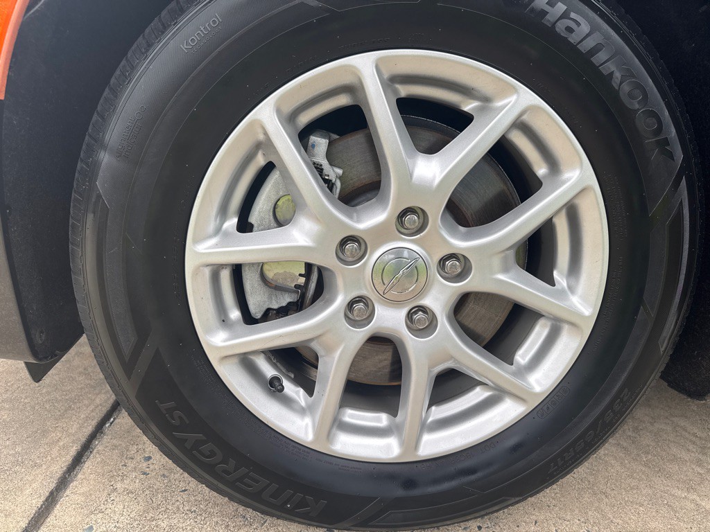 2020 Chrysler Voyager Image 35