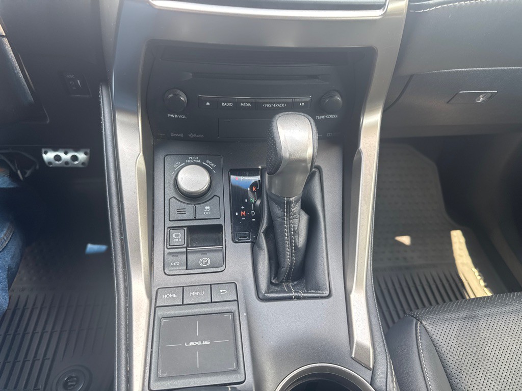2017 Lexus NX Image 28